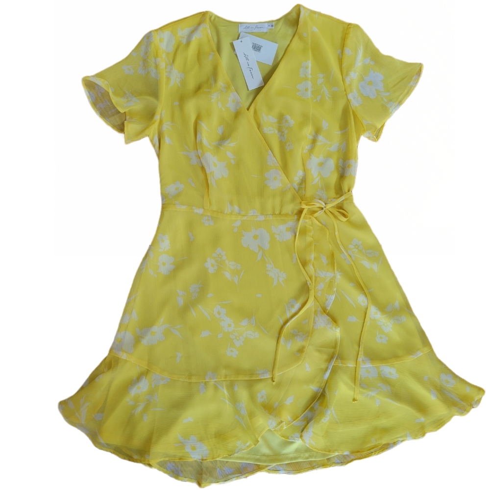 🌟 NWT ALL IN FAVOR Yellow White Floral Wrap Dress with Ruffles Women's Size S
